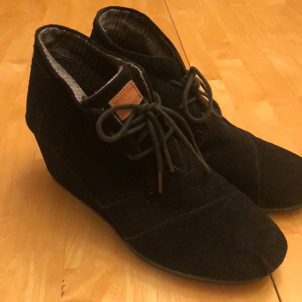 Toms wedged black boot